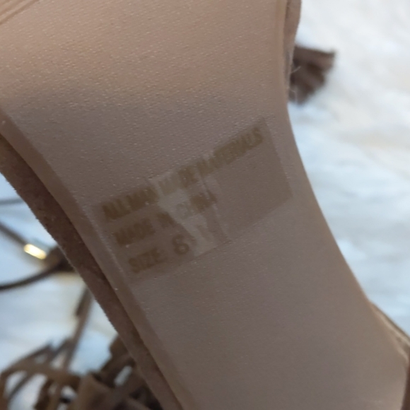 Heels - Picture 4 of 4